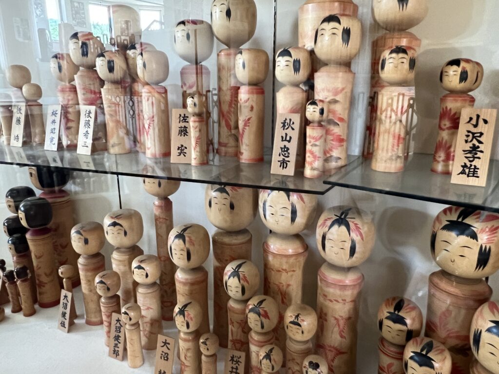 大湯こけし館